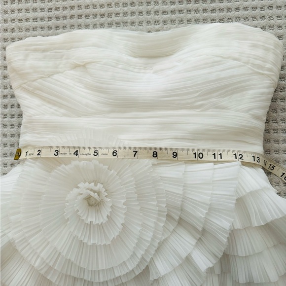 AJE
Strapless Ruffled Short Dress
AU size8/US size4 - Picture 3 of 4